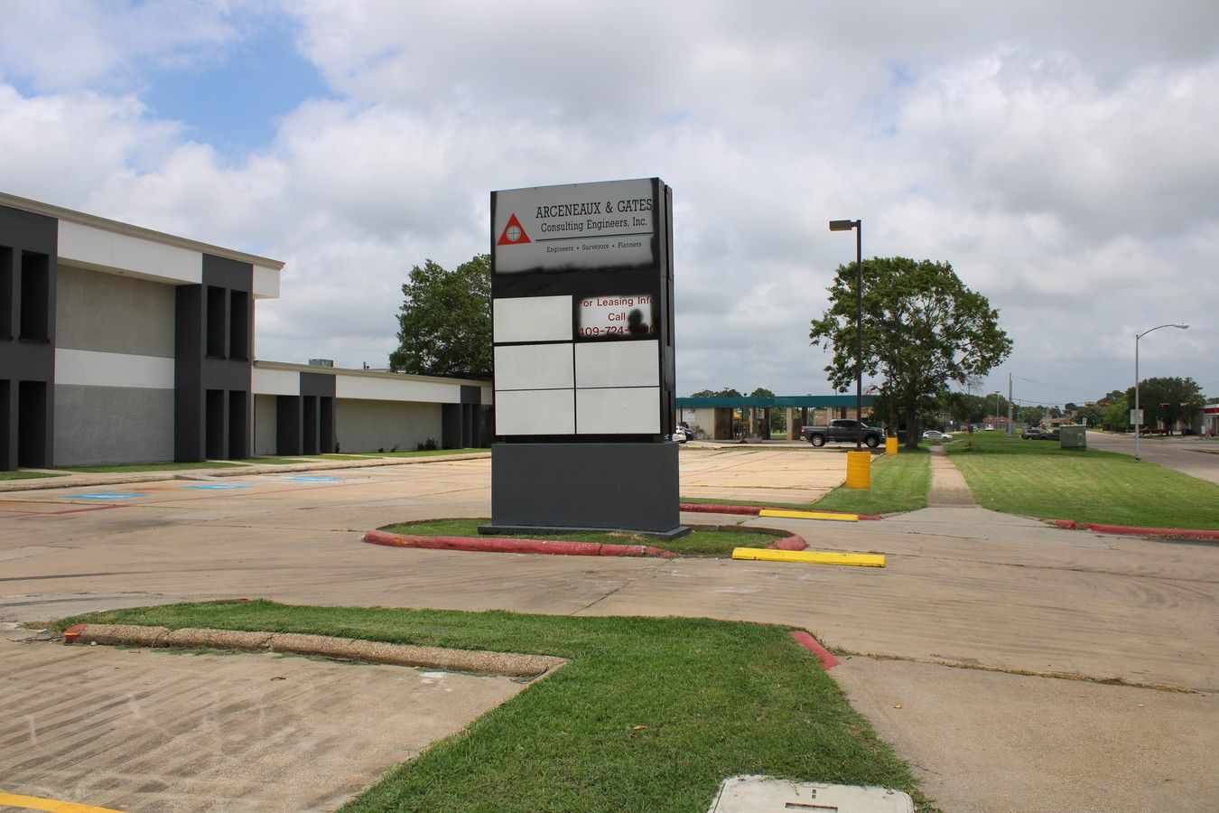 3501 Turtle Creek Dr, Port Arthur, TX 77642
